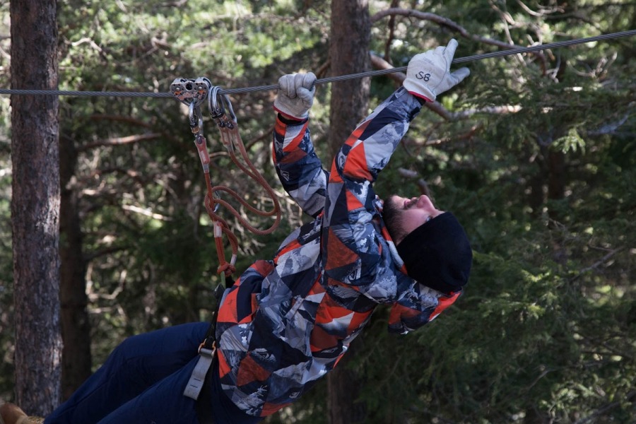Parco avventura, percorso sospeso tra gli alberi